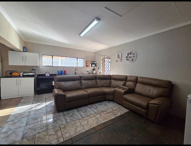 4 BEDROOM HOUSE FOR SALE IN GENERAL ALBERTSPARK